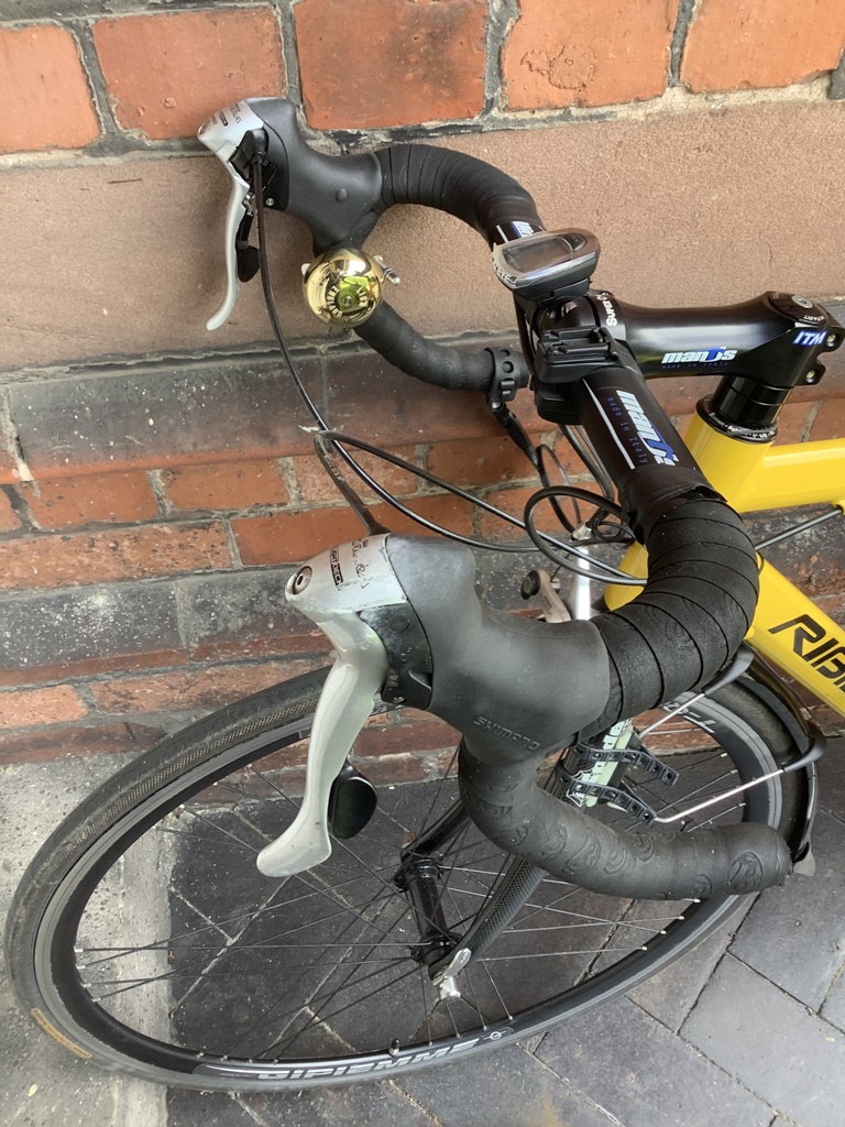 Patrick - Ribble Bike 2004 handlebar with new Lion Bell.jpg